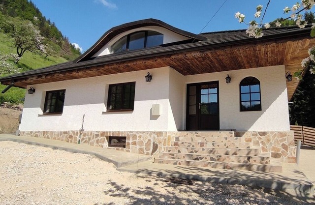 Marvelous 4-bedroom house with WiFi in Moieciu de Sus, near Bran Castle