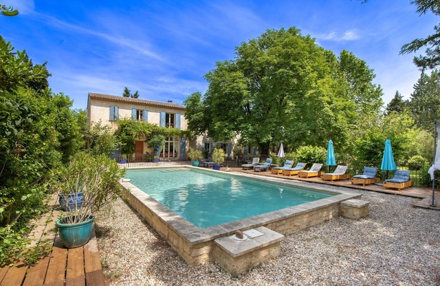 Mas provençal 14 people 5 minutes from l'Isle-sur-la sorgues