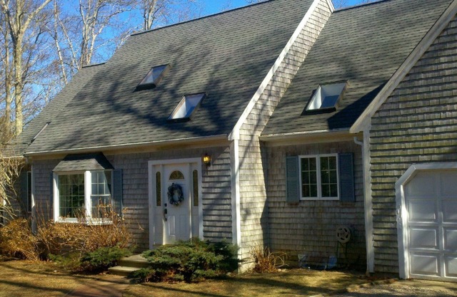 Mashpee - 4 bedroom 2.5 Bath on John's Pond, Private Beach, Dock and a raft