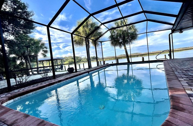 Mason Creek Lodge - Waterfront Pool Home - Fishing - Scalloping