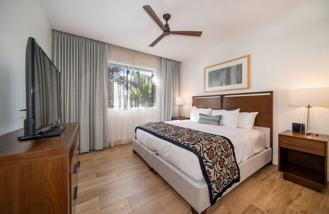 Maui Magic: Short Drive to Kaanapali Beach. Onsite Pool w/Water Slides, Parking