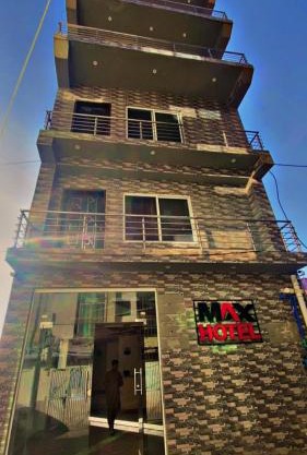 Max Hotel by Royal Group