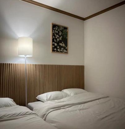 Maximum 6 people, Hongik University Station 7 minutes, Airport Bus, Free Luggage Storage, 3 Rooms, 3 Queen Beds
