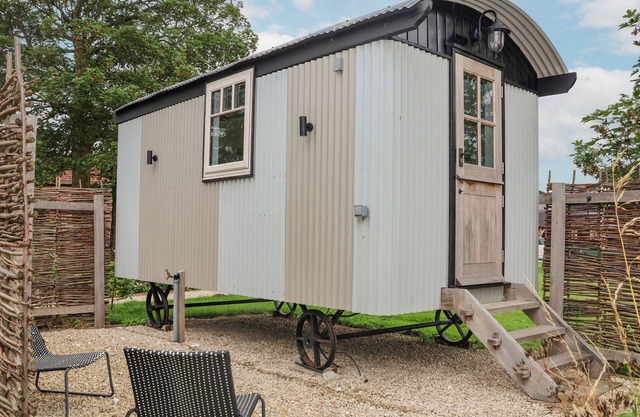 MAYFIELD, pet friendly, with a garden in Pocklington