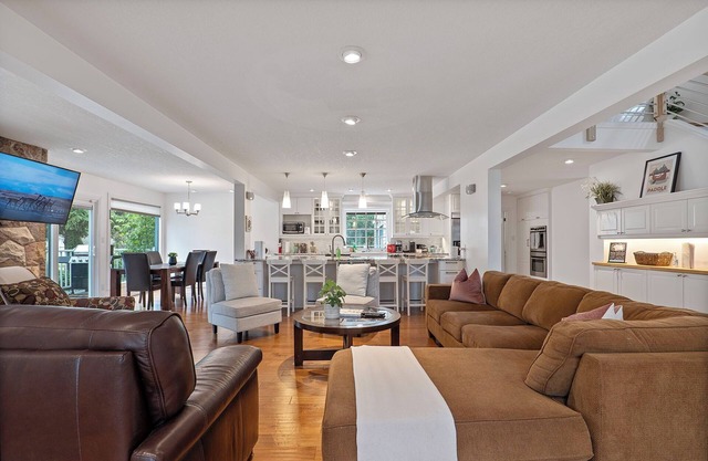 McKernan - Ultimate Luxury Escape with A/C + BBQ