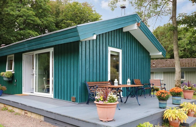 MEADOW LODGE, family friendly, with open fire in Coldingham