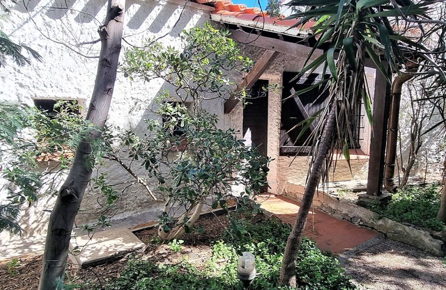 Mediterranean Villa F4 in Banyuls-sur-Mer, cove access, 2 terraces, secure parking