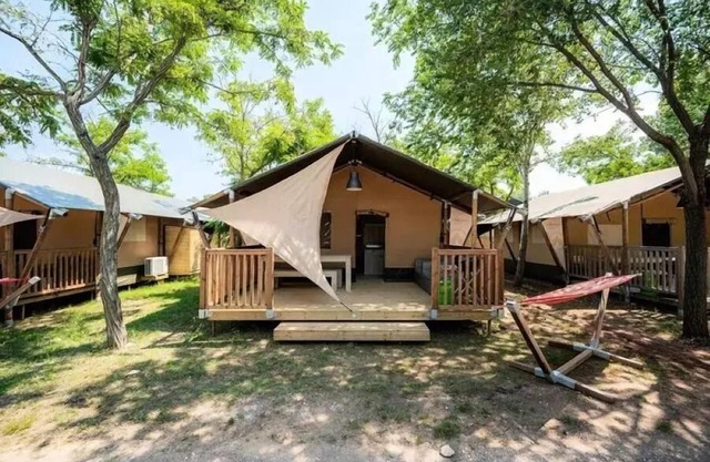 Medrose Camping by Villatent - Villatent Outback - 5 people
