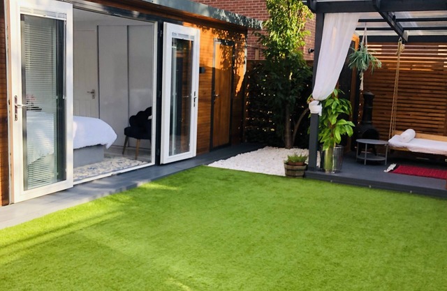 Meezee Pearl Double Bedroom Lodge with free parking