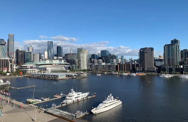 Melbourne 270° True Waterfront with Unrivalled Harbour & CBD Views