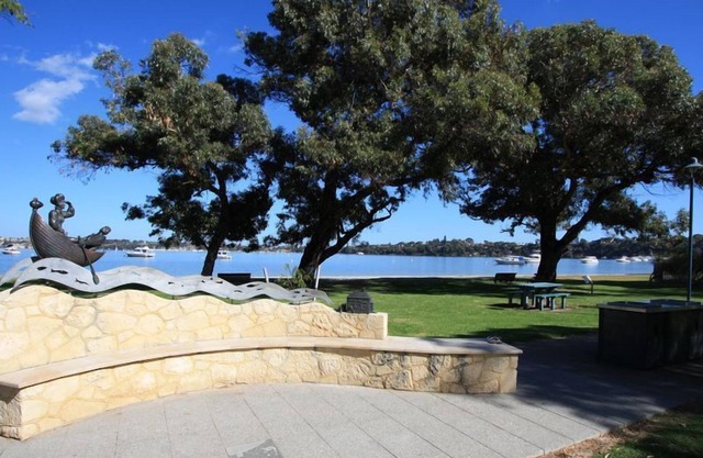 Melvista on the Park between City and the Beach