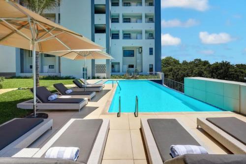 Menlyn apartment with ensuit Regency Hotel