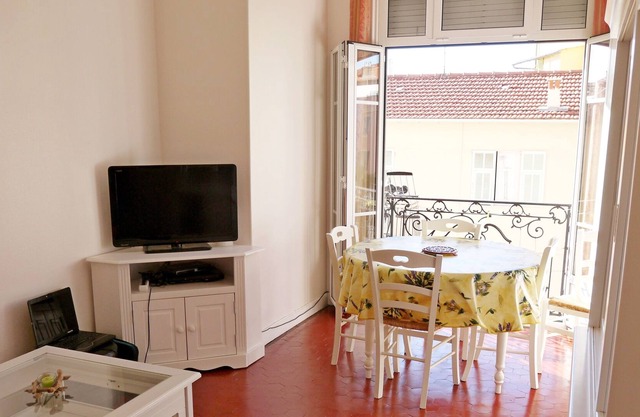 MENTON CENTER 3 ROOMS APARTMENT 100 METERS FROM WIFI BEACHES