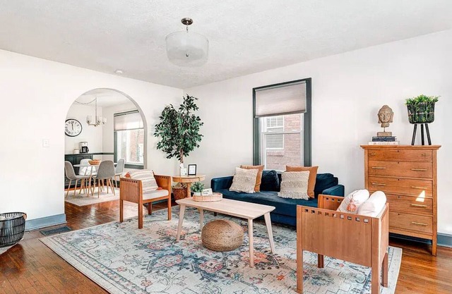 Meridian Kessler/Broadripple Charmer! ~ oasis steps away from food/drink/shops