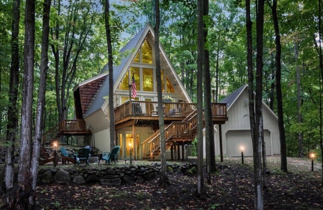 Merlin Hütte. a MAGICAL a-frame at Schuss Mountain/Shanty Creek Resort