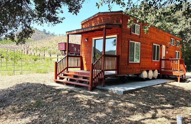 Merlot Cabin @ Vinyard Winery, 4 Adults, 2 Kids, WiFi, AC, Fallbrook
