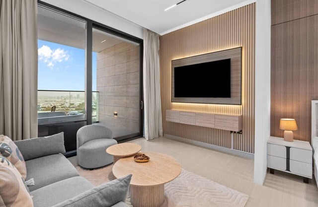 Mesmerizing Canal View Studio with private Jacuzzi