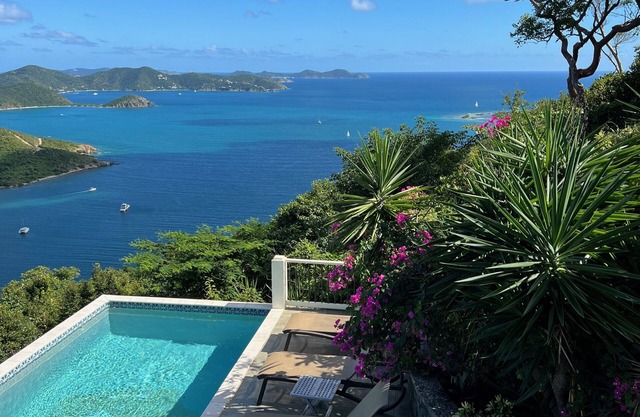 MESMERIZING VIEWS, COOLING TRADEWINDS: COCONUT BREEZE VILLA