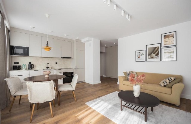 Metro Kabaty Elegant Apartment
