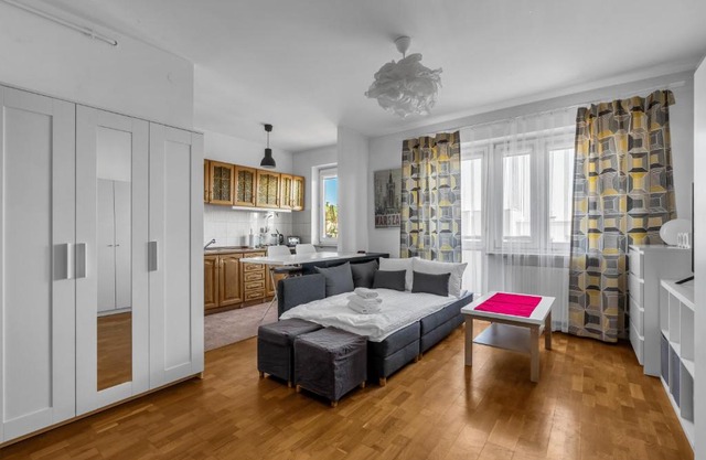 Metro Kabaty Homely Studio