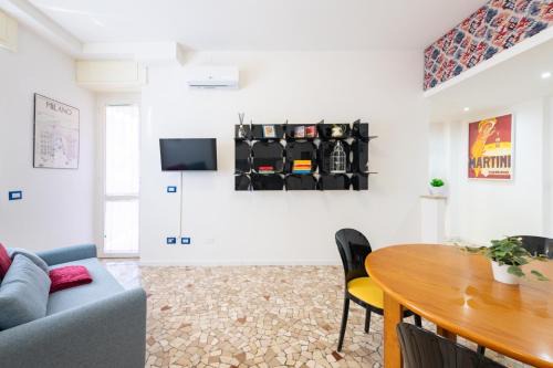 Metro M3 - 10 min Duomo - Cozy Apt W Balcony and AC