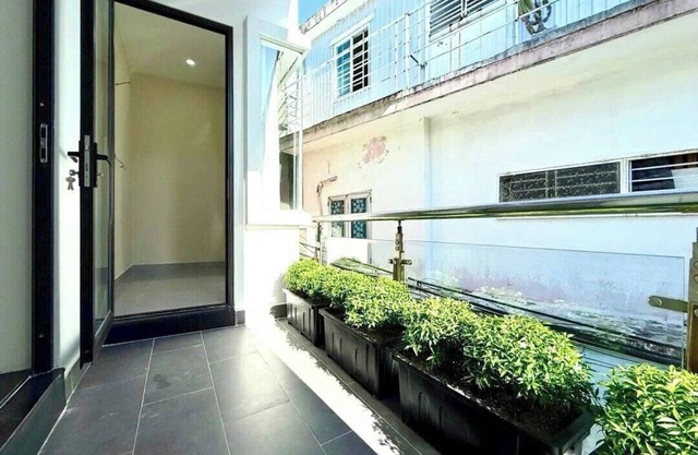 Metropole Sovereign Waterside Retreat