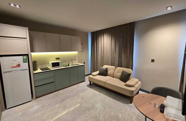 MEYDE PLUS SUITES