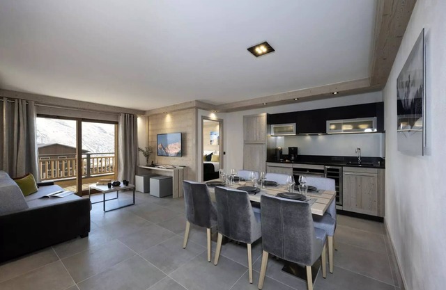MGM Hotels & Residences - Residence Le Roc des Tours * - Prestige 3-Room Apartment for 6 People with Mountain View