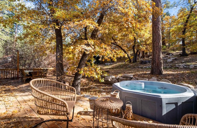 Mi Casa Es Su Casa - Immerse yourself in a world of modern mountain living!