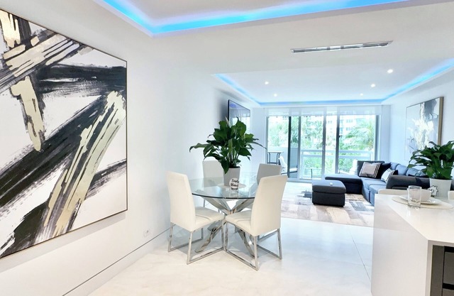 Miami Bayfront Luxe SuiteBayfront Luxe Stay – Pool, Gym & Views