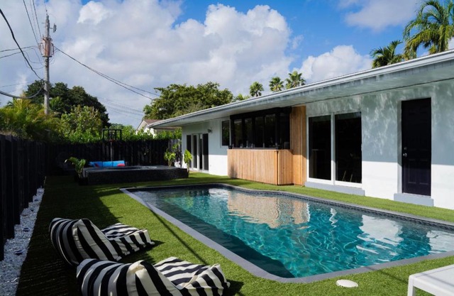 Miami Cozi Villa - Heated Pool & Hot Tub