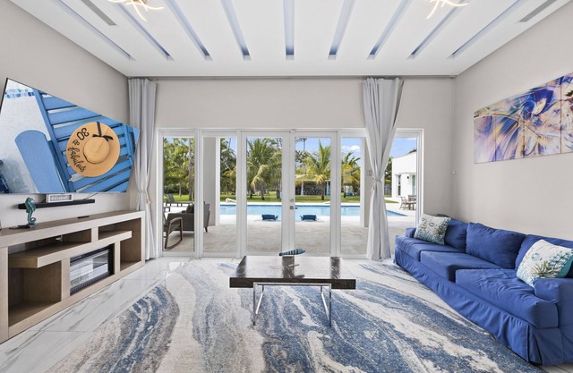 ✨Miami Getaway in the White House ✨