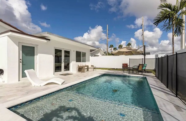 Miami Pool Beach Airport Everglades Kendal, New, Wonderful, Elegant