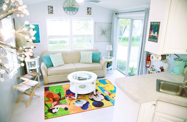 Mickey's Hideaway Cottage 4 miles from Disney in Kissimmee with WiFi and AC