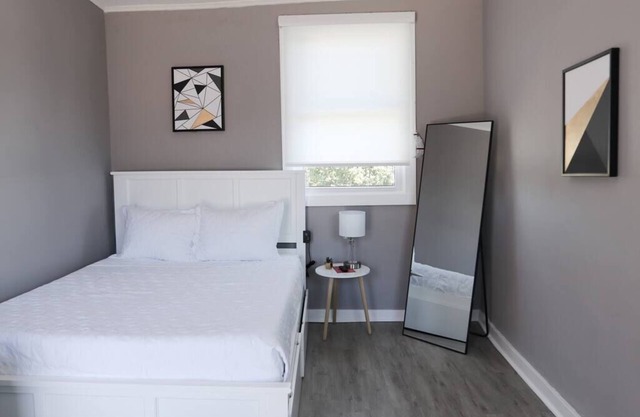 Micro Motel 1 Bed! Su