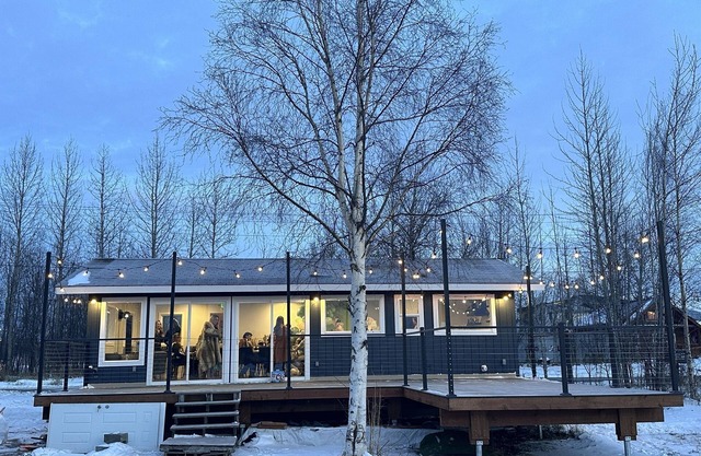 Micro-Resort- 7 Lakefront Cottages & Event Space