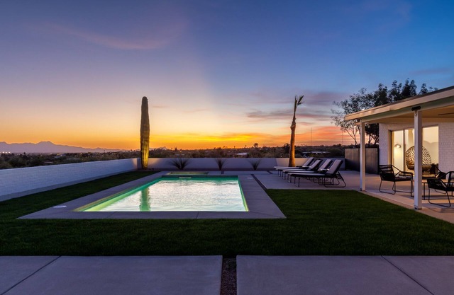 Mid-Century Modern Catalina Foothill Hideaway