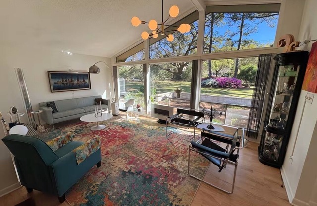 Mid Century Modern w/Art Deco Design Interior - Minimum One Month Stay: May-Oct