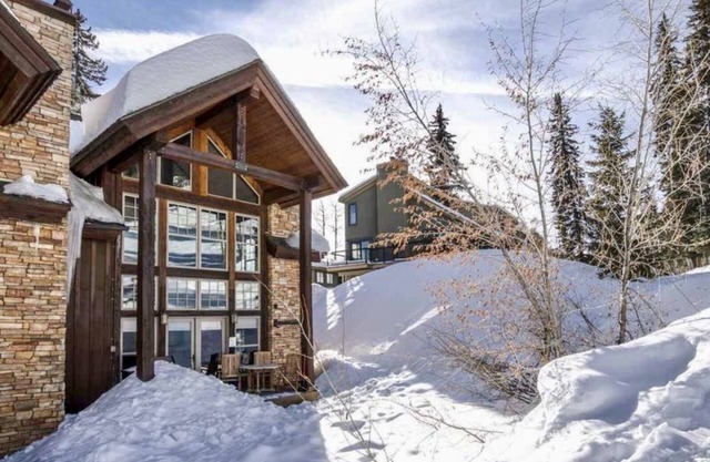 Mid-Century Mountain Ski in/Ski Out Luxury Chalet - Best Location