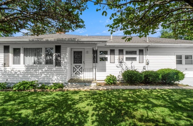 Mid-Century ranch home close to downtown