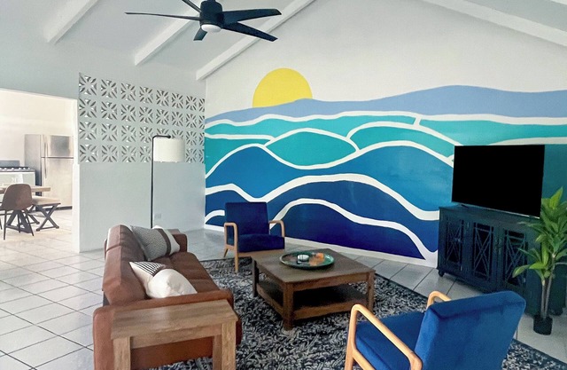 Mid-Island Comfort & Fun @ Hermons Hideaway