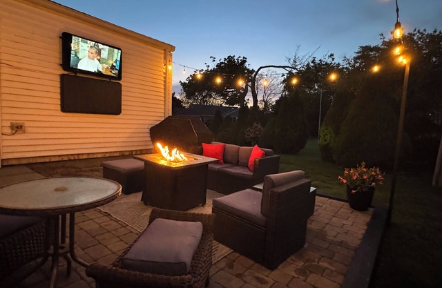 Mid-Island Retreat: Home close to Newportnn
