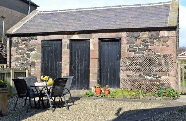 Mid terraced cottage in the heart of Embleton within walking distance to a glorious sandy beach.