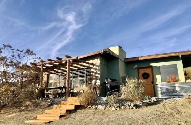Midcentury homestead with stunning views between Palms Springs and Joshua Tree