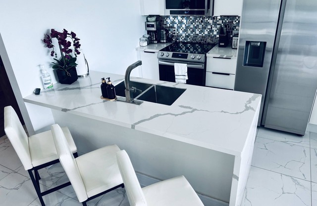 Middle of Gracebay, Heated Pool, Gated Condo