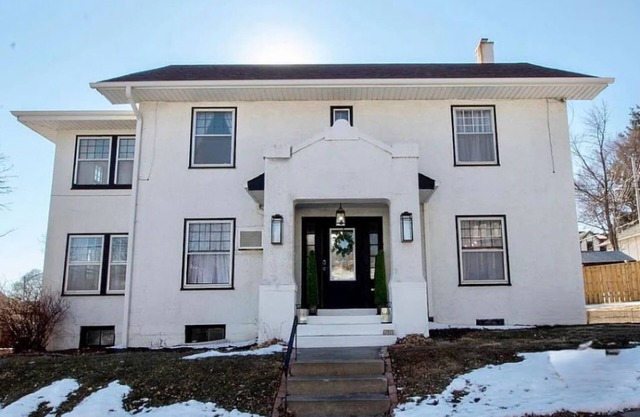 'Midtown Mansion' - Close to Blackstone, Midtown, Old Market, CHI, Zoo and more!