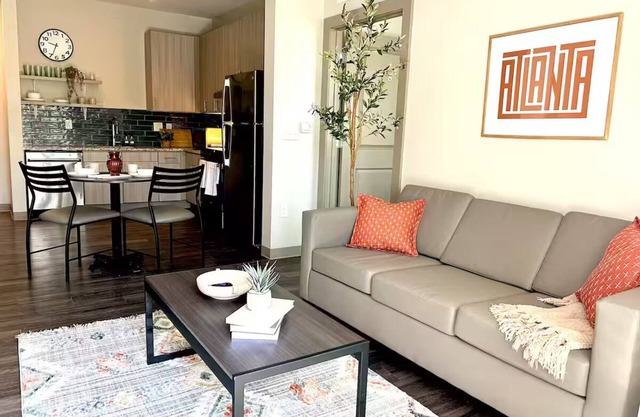 Midtown Modern Apartment 04-C1