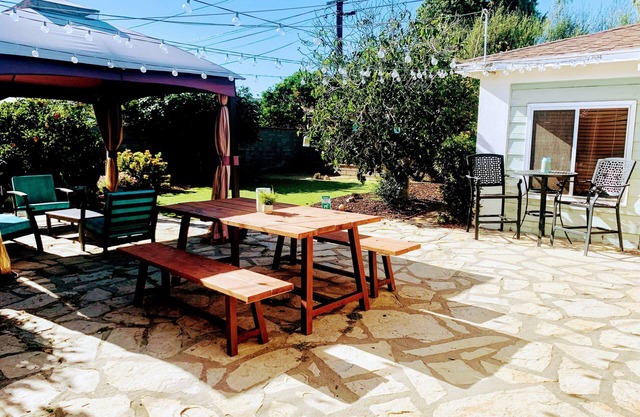 Midtown Ventura Family & Pet Friendly Cottage