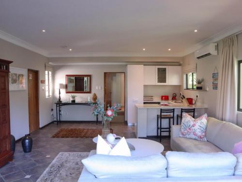 Milkwood Tranquil Beach Cottage, Euphoric Leisure