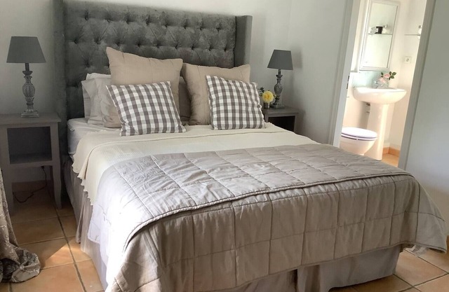 Mille Fleurs Estate sleeps 14